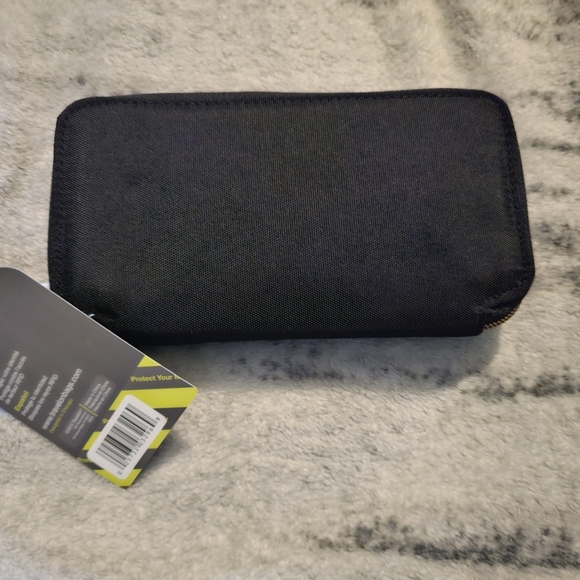 NWT Travelon wallet - Picture 2 of 5
